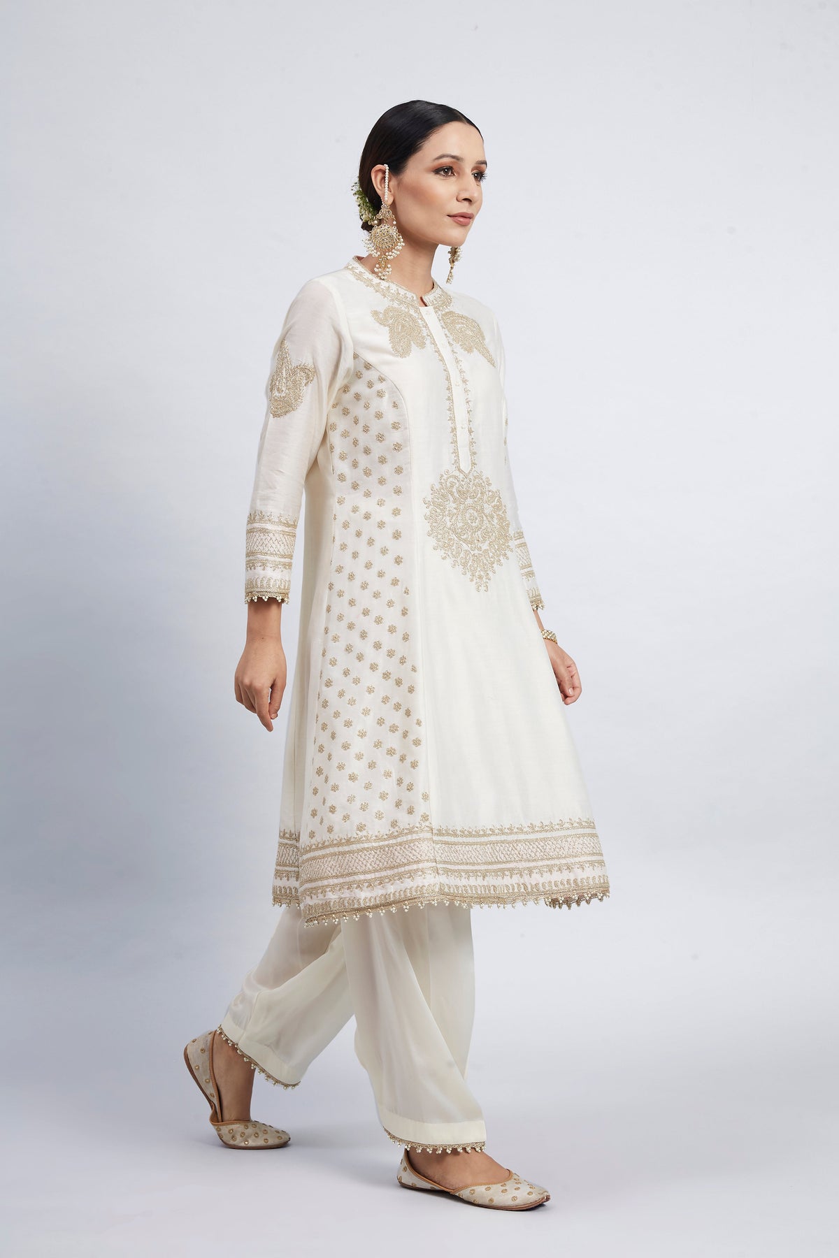Naazira- Daisy Ivory Tilla Embroidered Kurta Set