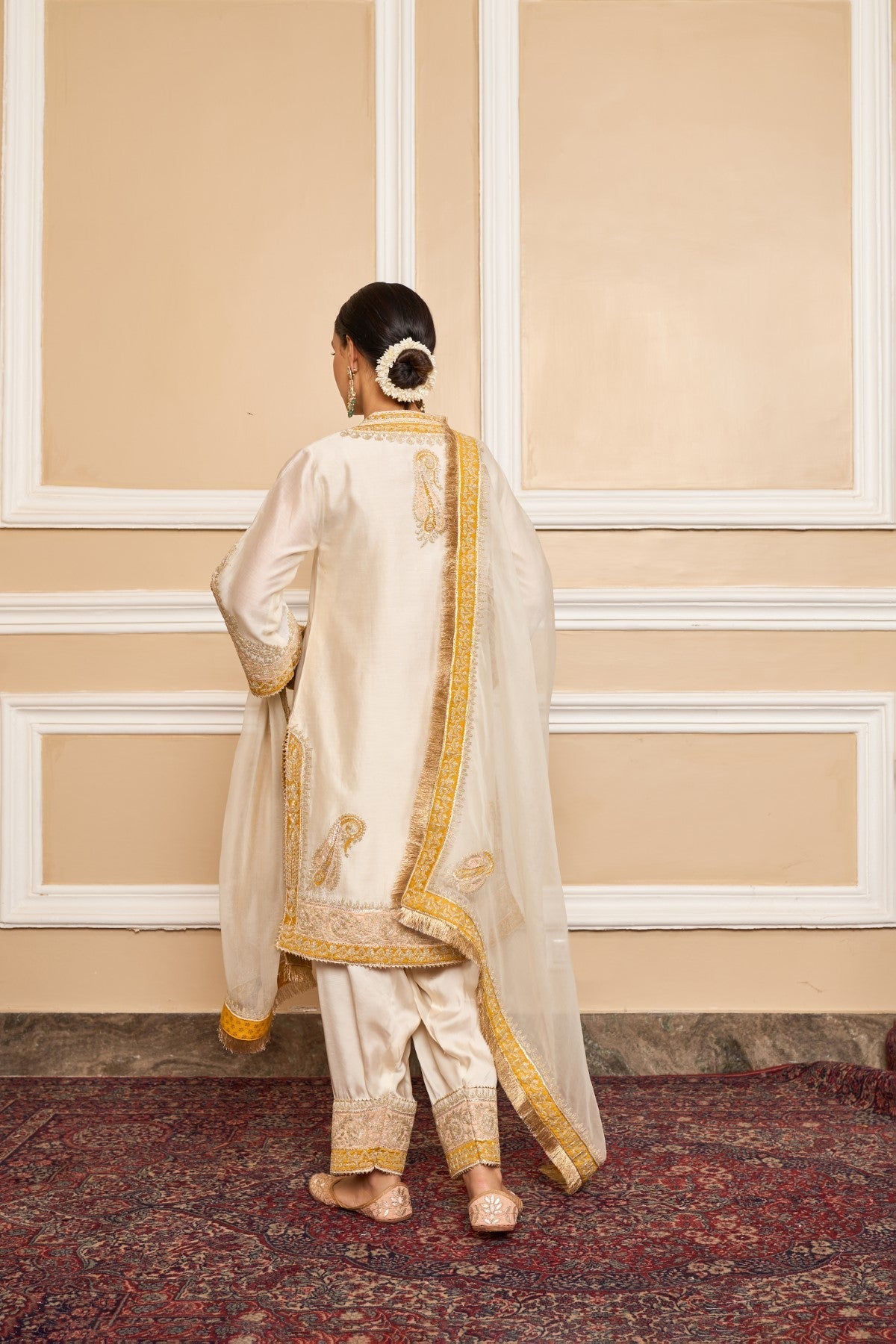 SABAA - DAISY IVORY SHORT KURTA WITH SALWAR AND DUPATTA (LXRTS)