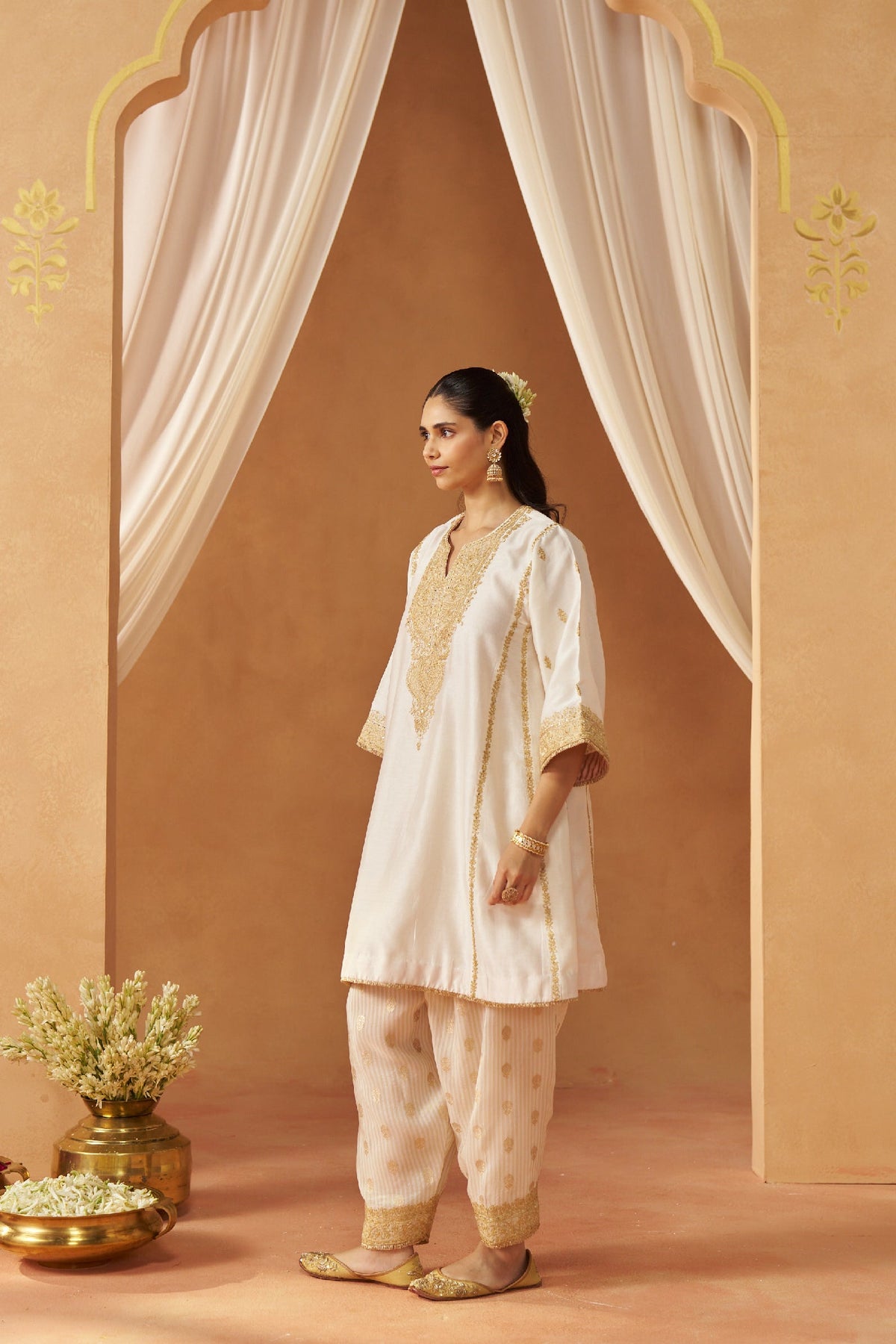 Maahgul Daisy Ivory Kalidaar Chauga with Salwar (LXRTS)