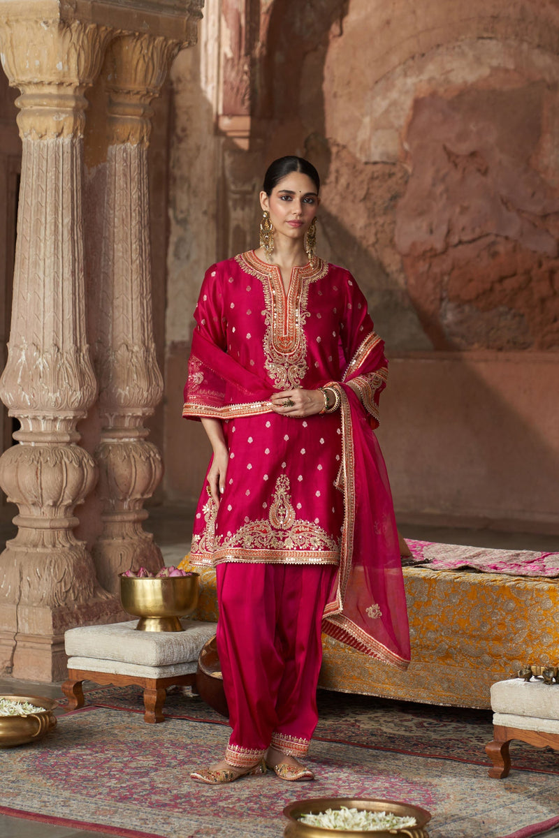 MEHWISH - HOTPINK SHORT KURTA WITH SALWAR AND DUPATTA (Lxrts)